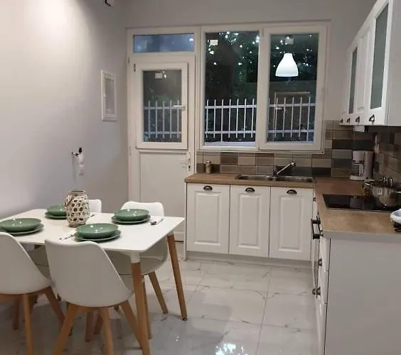 Eytyhias Yard Apartments In Poros
