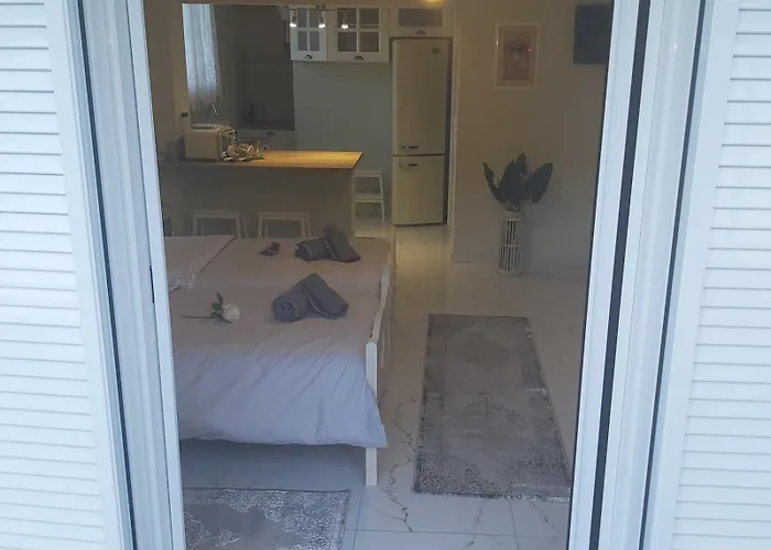 Eytyhias Yard Apartments In Poros
